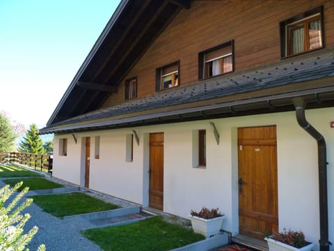 Plant, Building, Property, Window, Green, Wood, House, Sky, Cottage, Interior Design