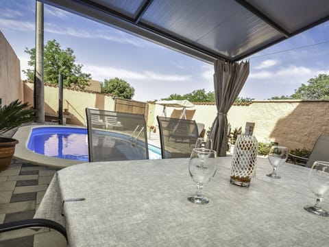 Water, Sky, Property, Plant, Building, Cloud, Swimming Pool, Tree, Residential Area, Grass