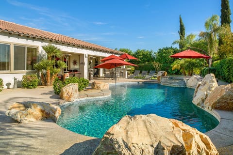 'Villa Blanca' Desert getaway w/ 6 bedrooms! House in La Quinta