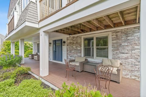 Exclusive use Farmer's Porch