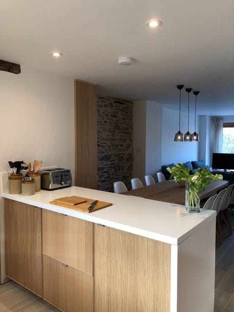 Kitchen - Peninsula unit and Dining Beyond