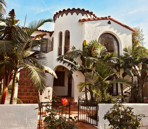 Casa de las Palmas. Restored to former 1930 Spanish charm. Beach 1/2 block away.