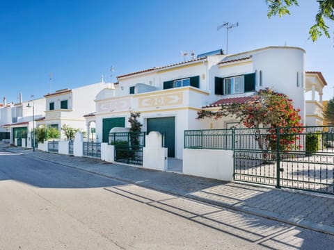 Property, Residential Area, House, Building, Architecture, Real Estate, Home, Town, Facade, Neighbourhood