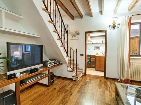 Property, Room, Building, Wood Flooring, Furniture, Floor, Interior Design, Ceiling, Hardwood, Living Room