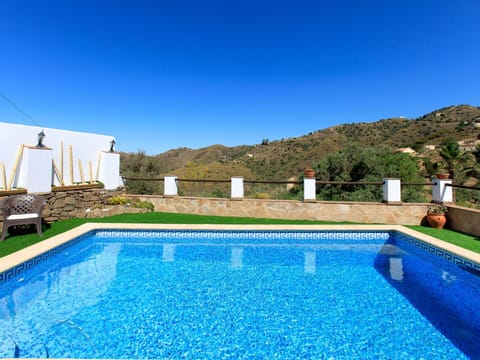Water, Sky, Property, Swimming Pool, Plant, Building, Rectangle, Nature, Blue, Azure