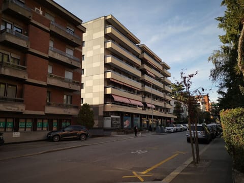 Building, Car, Daytime, Property, Wheel, Sky, Window, Cloud, Vehicle