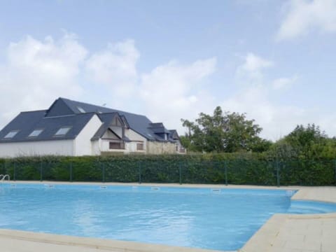 Water, Cloud, Sky, Building, Swimming Pool, House, Shade, Land Lot, Tree, Leisure