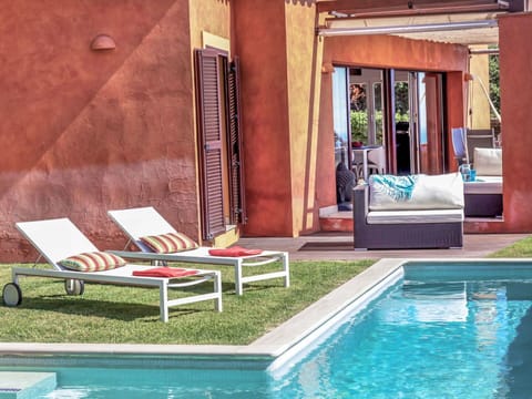 Property, Sunlounger, Outdoor Furniture, Furniture, House, Swimming Pool, Resort, Building, Room, Home