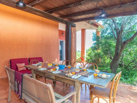 Table, Furniture, Property, Plant, Chair, Wood, Interior Design, Tree, Outdoor Furniture, Shade