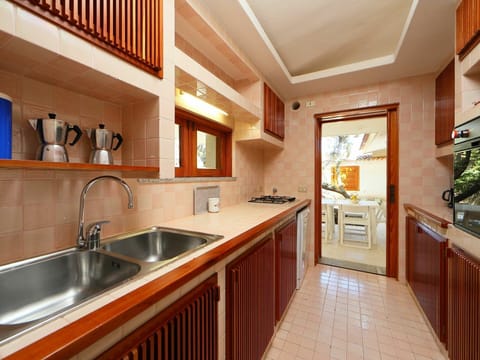 Countertop, Property, Room, Cabinetry, Kitchen, Furniture, Building, Sink, Ceiling, Interior Design