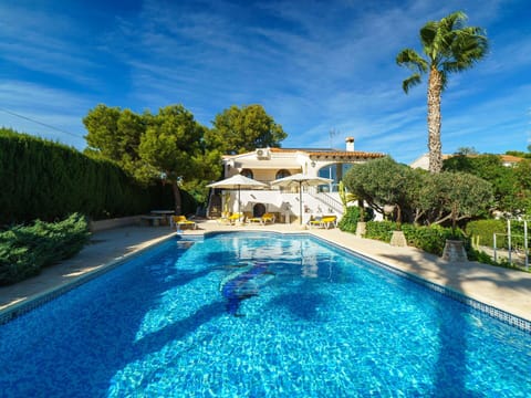 Water, Sky, Cloud, Plant, Property, Swimming Pool, Building, Blue, Azure, Nature