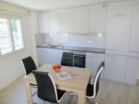 Room, Property, Furniture, Building, Kitchen, Interior Design, Floor, House, Table, Dining Room