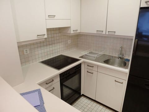 Property, Room, Countertop, Kitchen, Cabinetry, Tile, Furniture, Sink, Interior Design, Real Estate