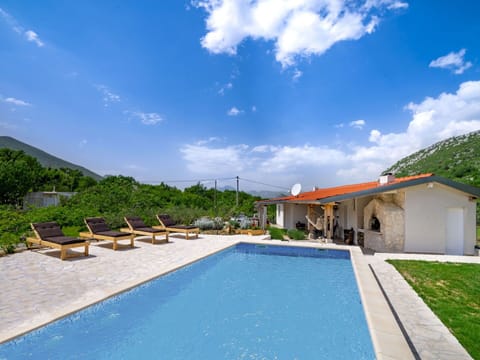 Swimming Pool, Property, House, Real Estate, Estate, Building, Home, Resort, Villa, Residential Area