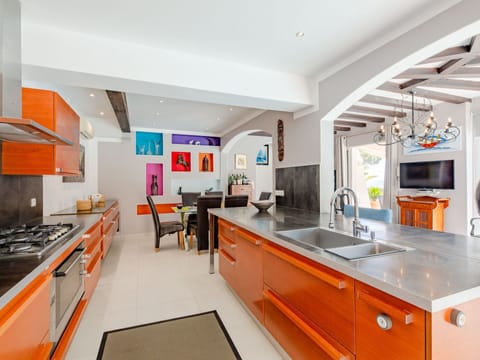 Countertop, Cabinetry, Property, Kitchen Sink, Furniture, Sink, Tap, Kitchen, Kitchen Stove, Kitchen Appliance