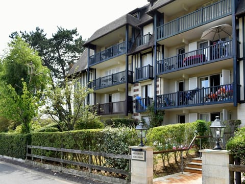 Property, Neighbourhood, House, Building, Residential Area, Architecture, Real Estate, Apartment, Town, Home