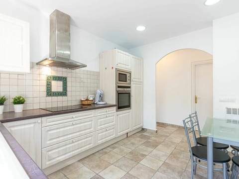 Cabinetry, Furniture, Property, Countertop, Wood, Lighting, Interior Design, Kitchen, Chair, Flooring