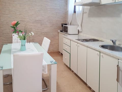 Property, Room, Furniture, Countertop, Tile, Interior Design, Floor, Kitchen, Sink, Cabinetry