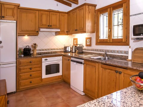 Water, Boat, Property, Watercraft, Building, Window, Vehicle, Waterway, Urban Design