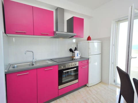 Cabinetry, Furniture, Countertop, Tap, Kitchen Stove, Building, Sink, Kitchen Appliance, Window, Wood