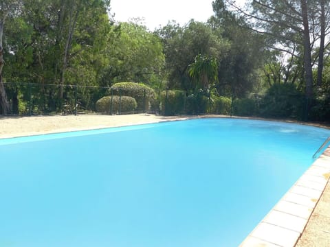 Swimming Pool, Property, Leisure, Water, Vacation, Real Estate, House, Tree, Rectangle, Composite Material
