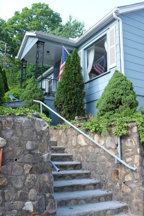 Stairway to Cottage on the Greens