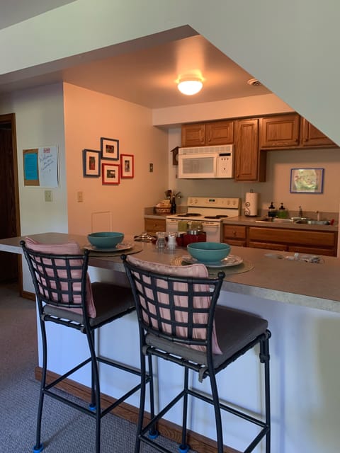 Eat-in breakfast bar in kitchen. Enjoy the treat and fresh eggs we often leave!