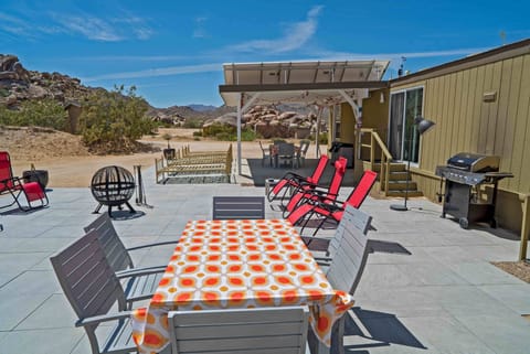 Patio outdoor table and chairs