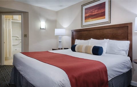 All rooms have recently been redecorated.