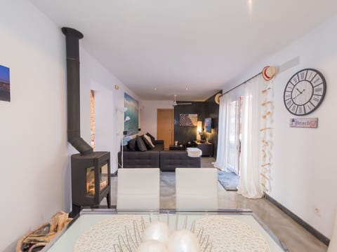Property, Room, Building, Interior Design, House, Real Estate, Living Room, Ceiling, Furniture, Floor