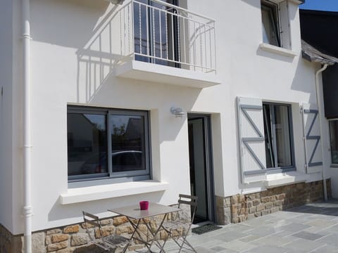 Property, House, Building, Real Estate, Handrail, Facade, Home, Balcony, Window, Architecture