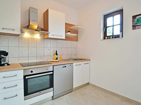 Countertop, Cabinetry, Property, Building, Kitchen Appliance, Kitchen Stove, Kitchen, Cooktop, Lighting, Stove