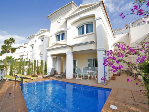 Sky, Building, Plant, Property, Water, Swimming Pool, Window, Azure, Blue, Flower