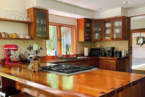 Dougs Way's kitchen has everything from handmade tableware, robust coffee setup, and stand mixer to All Clad cookware, Instant Pot and dual fuel convection range and all your small wares too. If you love to cook this is for place is for you!