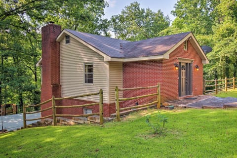 Gainesville Vacation Rental | 5BR | 3BA | 2,000 Sq Ft | Stairs Required