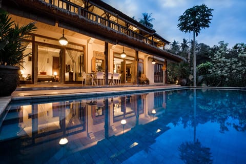 Villa Sagitta at night – a perfect place to relax after a busy day’s sightseeing