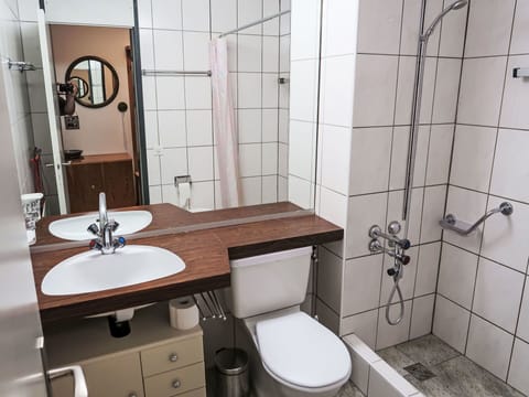 Mirror, Tap, Plumbing Fixture, Sink, Cabinetry, Bathroom Sink, Property, Furniture, Bathroom Cabinet, Bathroom