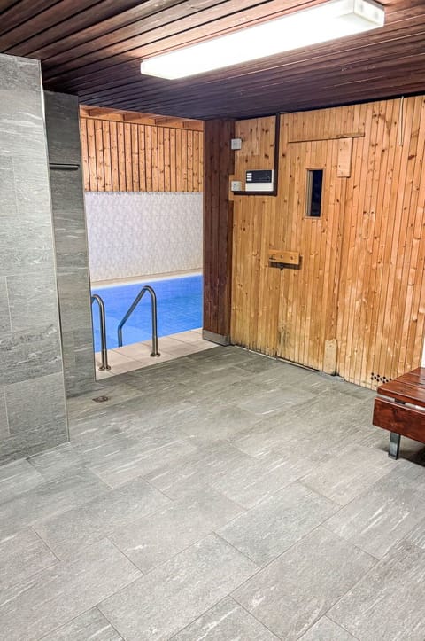 Flooring, Wood, Floor, Composite Material, Wood Stain, Hardwood, Plank, Tile, Plywood, Wood Flooring