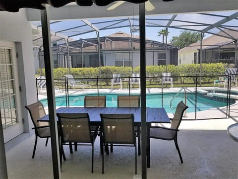 Outside Dining in covered Lanai seats 6
