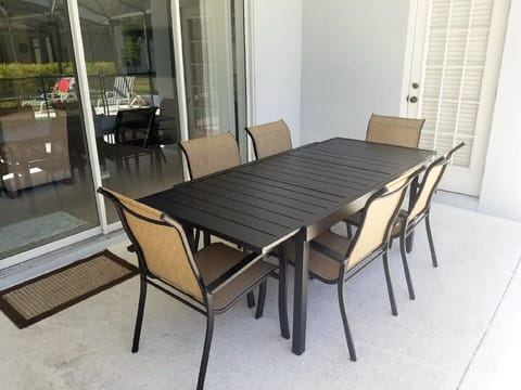 Outside Dining Table in covered Lanai seats 6