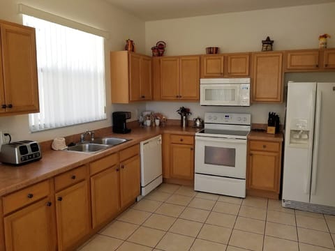 Full Service Kitchen
