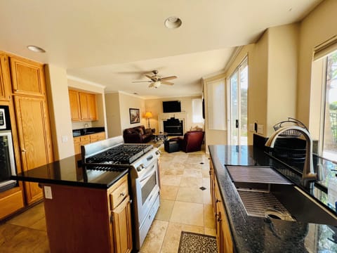 Full Kitchen w Gas Stove/Oven, Wine Fridge, Granite Counters