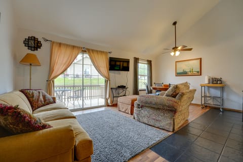 Branson Vacation Rental | 2BR | 2BA | 918 Sq Ft | Steps Required