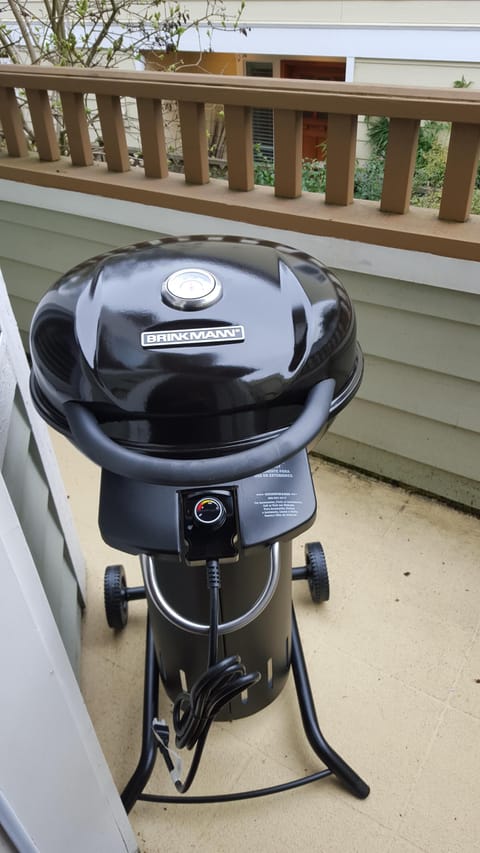 Brinkmann Electric Grill on main floor deck