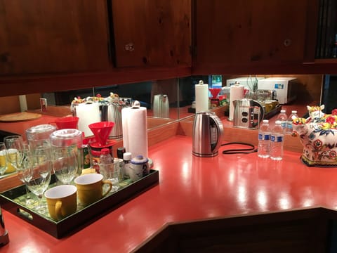 Kitchenette.    Microwave, small frig, hot water kettle...no stove or sink. 