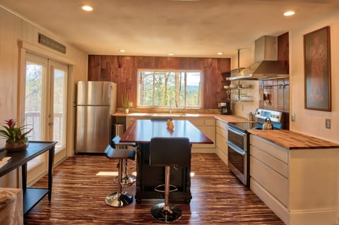 Eat in kitchen main level