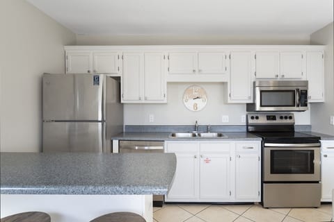 23-Inlet-Dunes-209-Kitchen-Alt