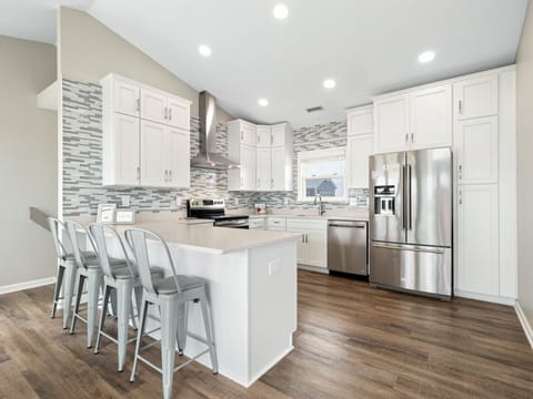 Kitchen -  Breakfast Bar Seating for 4