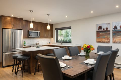 Spacious Dining Area