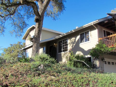 Front door to Cozy Oaks